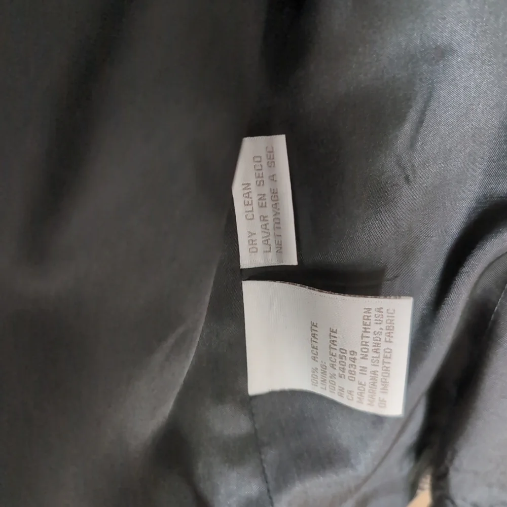 Jones New York Women's Vintage Black and Gold Geometric Blazer‎ Short